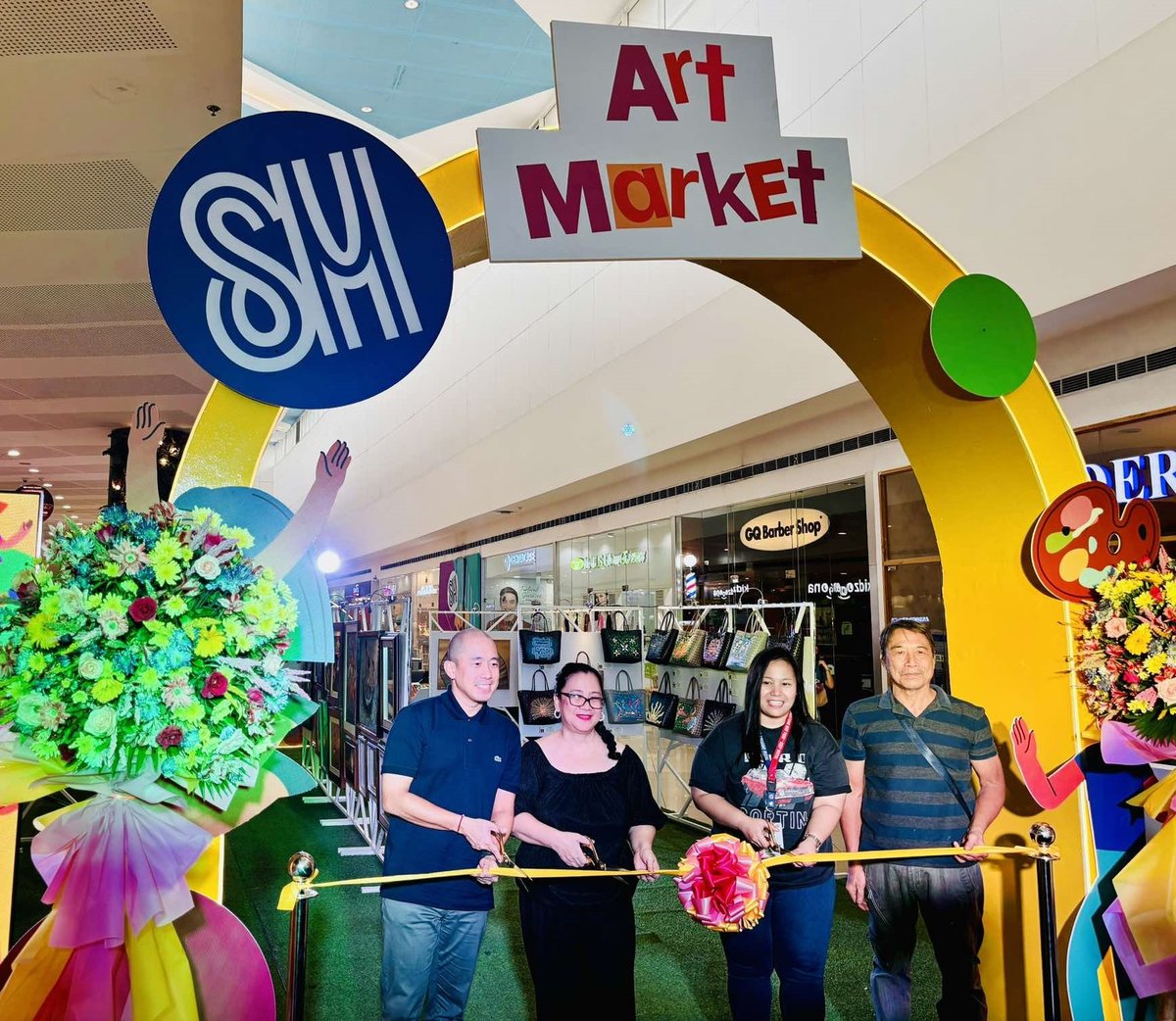 (FROM left) SM Supermalls’ regional operations manager Jesse Herrera, artist Gem Yonzon-Blanco, Angono Municipal Mayor Jeri Mae Calderon and artist Jose Glenn Blanco